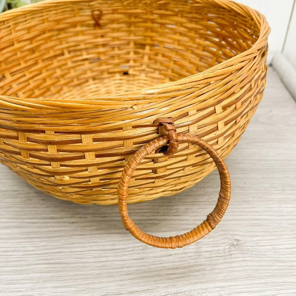 Vintage Handwoven Wicker Basket:‎ Farmhouse Decor